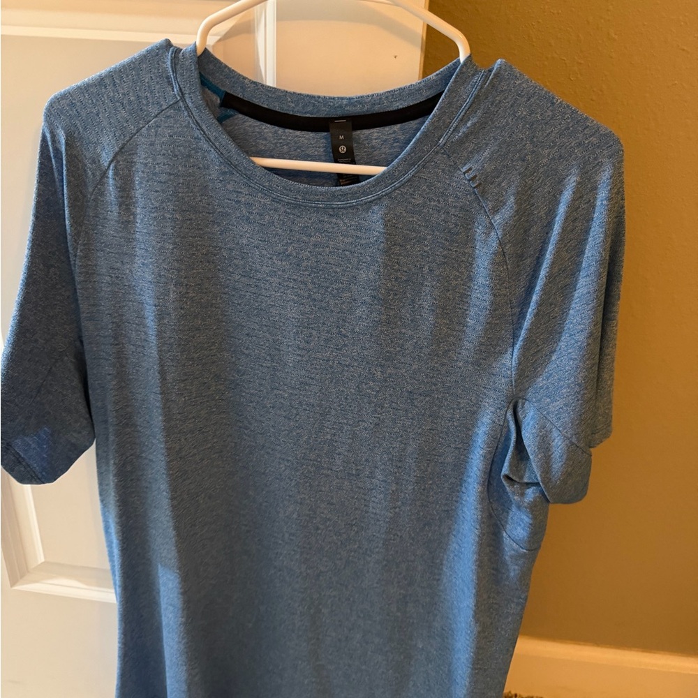 lululemon athletica Heathered Blue Short Sleeve Tee